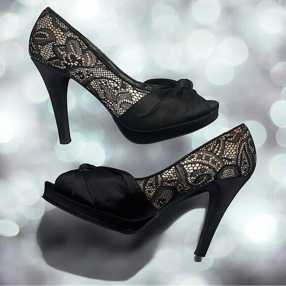 Cathy Jean Black Stilettos, High Heels with Bow & Lacey Accents l 6.5 l VGUC - Picture 6 of 13